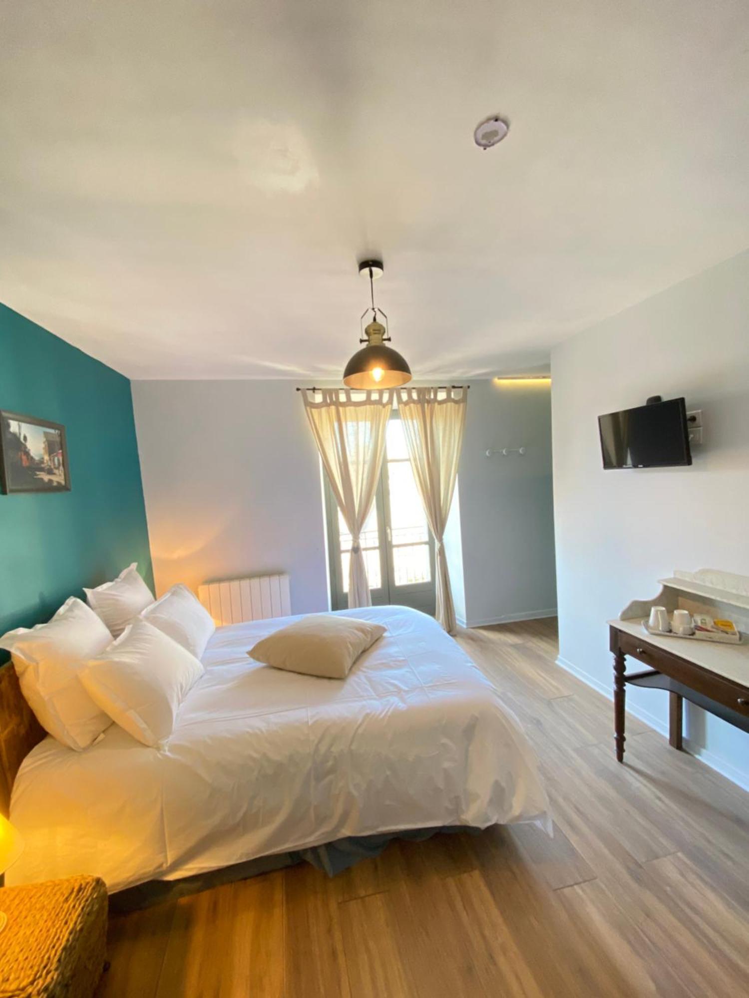 Hotel Au Pont D'Olt Saint-Côme-dʼOlt Habitación foto