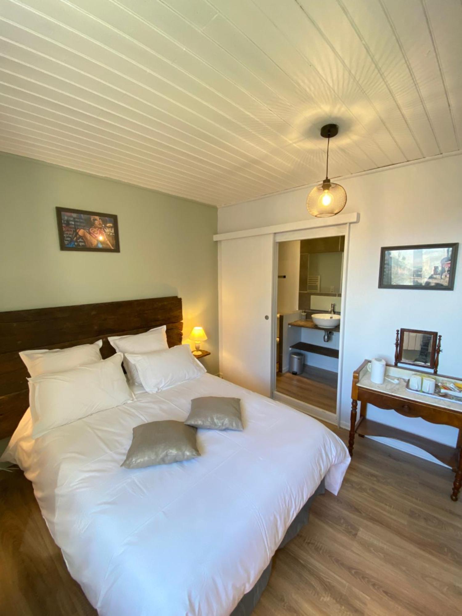 Hotel Au Pont D'Olt Saint-Côme-dʼOlt Habitación foto
